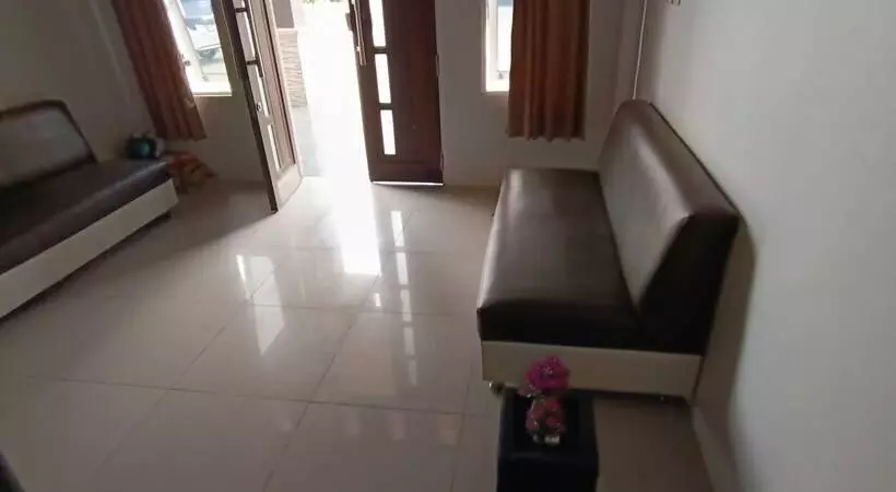 Hotelli Spot On 92458 Azeela Kost Syariah