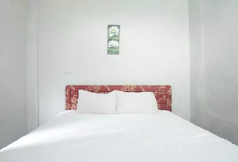 Hotelli Spot On 92458 Azeela Kost Syariah