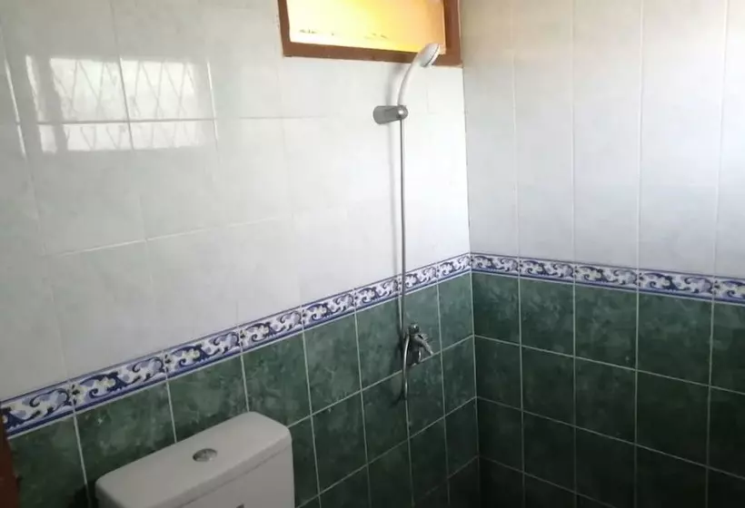 Hotelli Spot On 92458 Azeela Kost Syariah