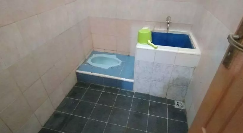 Hotelli Spot On 92458 Azeela Kost Syariah