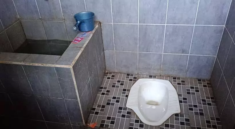 Hotelli Spot On 92458 Azeela Kost Syariah