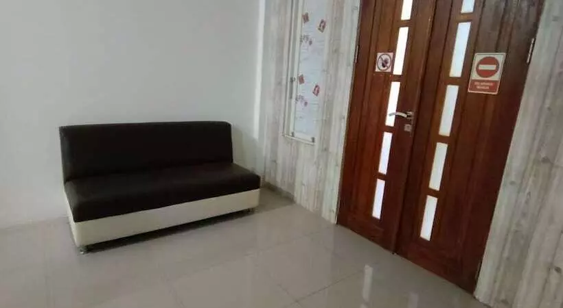 Hotelli Spot On 92458 Azeela Kost Syariah