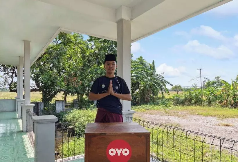 Hotelli Spot On 92832 Al Mahira Syariah