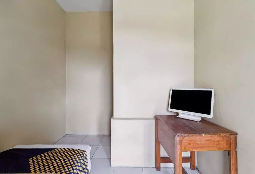 Hotelli Spot On 92832 Al Mahira Syariah