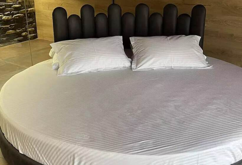 펜션 Bujtina Ajazi