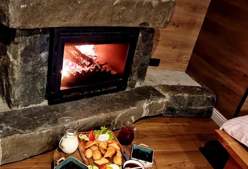 펜션 Bujtina Ajazi