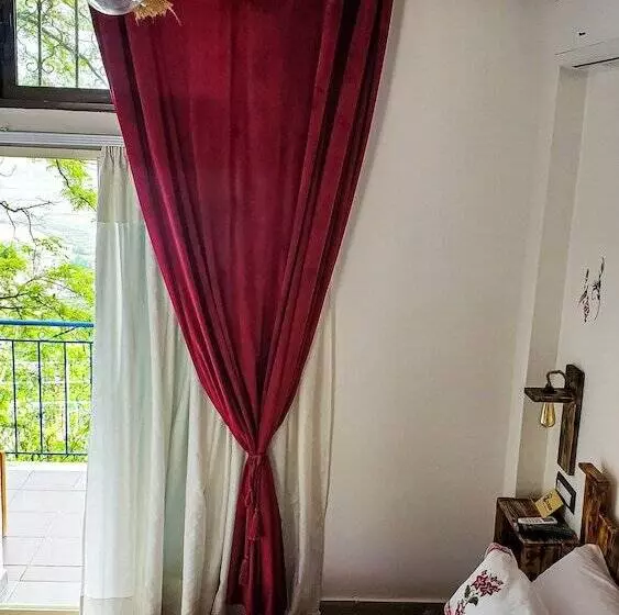 ペンション Clockwise Gjirokaster