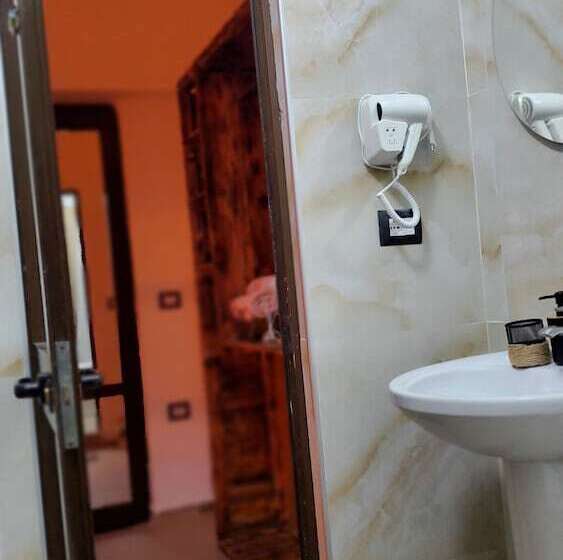 بنسيون Clockwise Gjirokaster