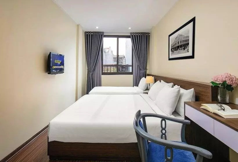 Queen Cafe Hotel & Pub