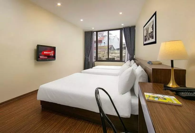 Queen Cafe Hotel & Pub