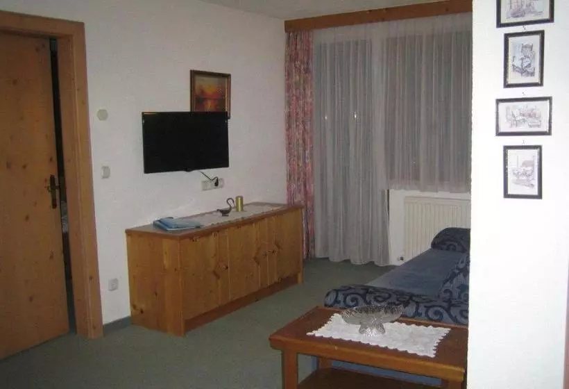 هتل Appartment Alpenhäusl