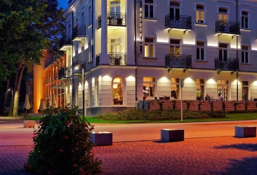 בית מלון כפרי Bristol Art & Medical Spa