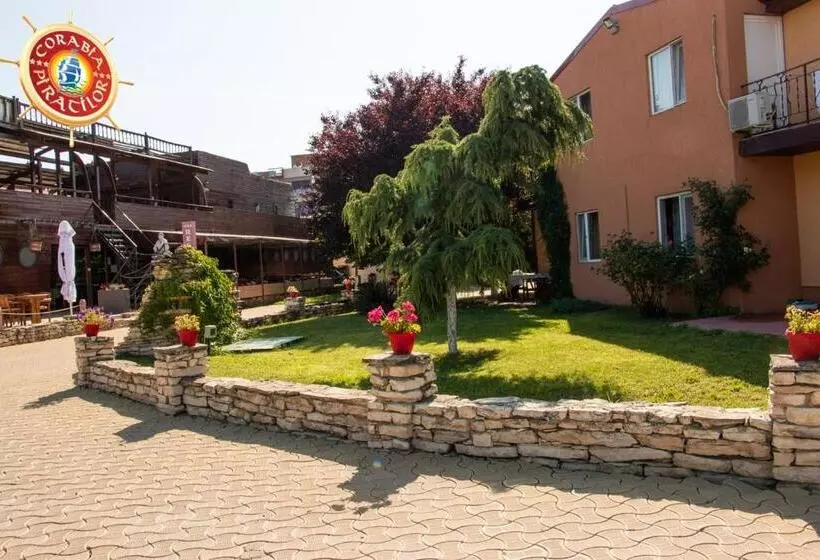 ホテル Club De Vacanta Corabia Piratilor Family Resort Mamaia Nord