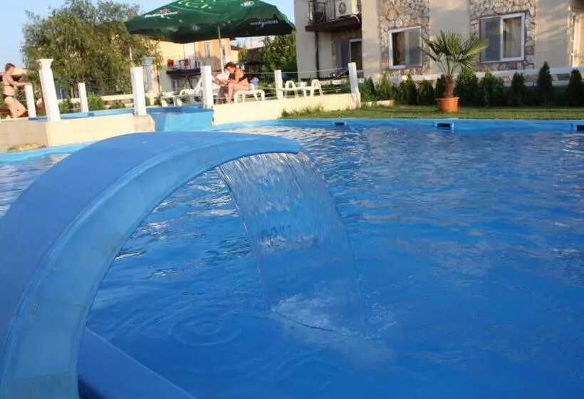 ホテル Club De Vacanta Corabia Piratilor Family Resort Mamaia Nord