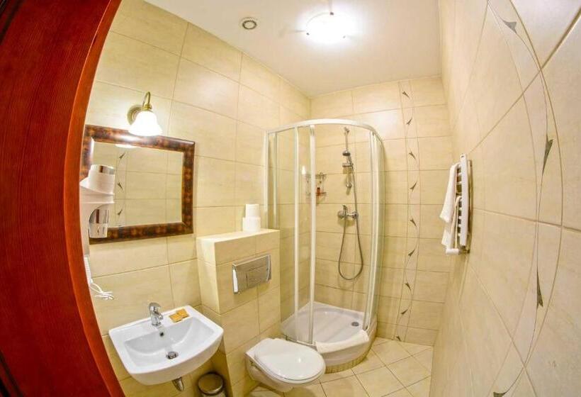 Отель Dworek Biały Domek