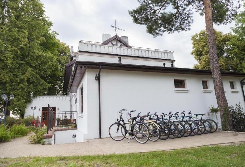 Отель Dworek Biały Domek