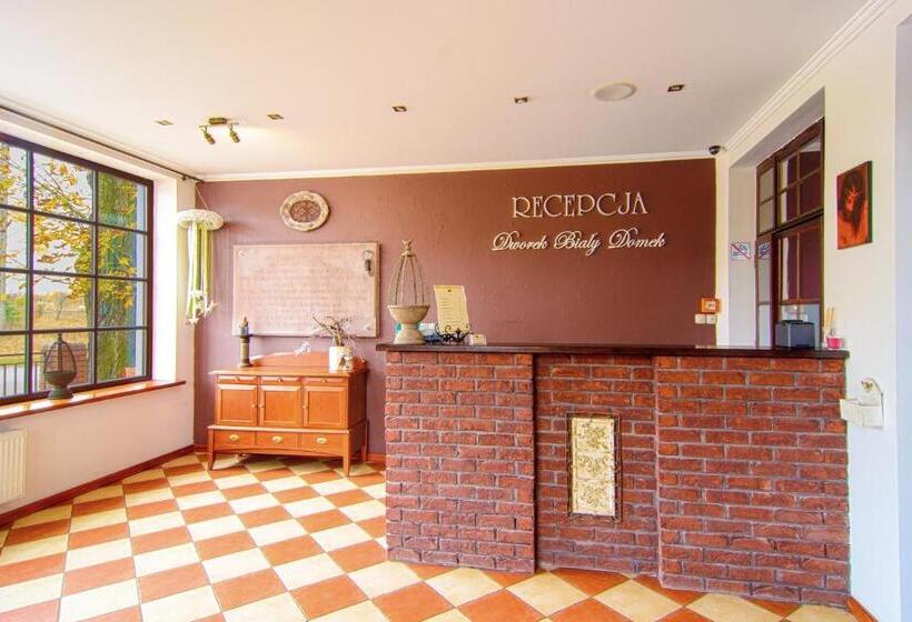 Отель Dworek Biały Domek