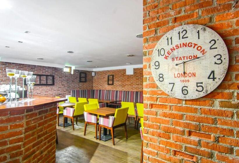 Отель Dworek Biały Domek