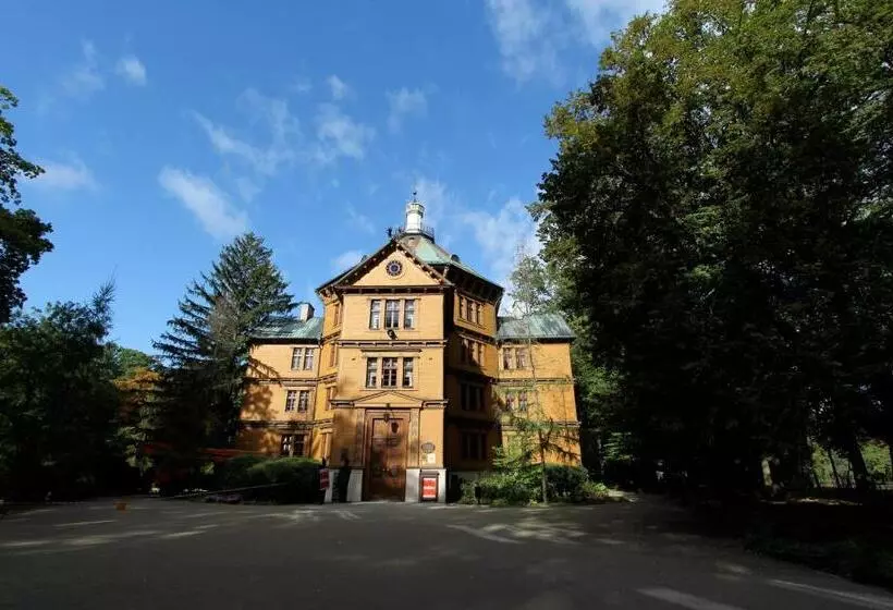 Hotelli Pałac Myśliwski W Antoninie