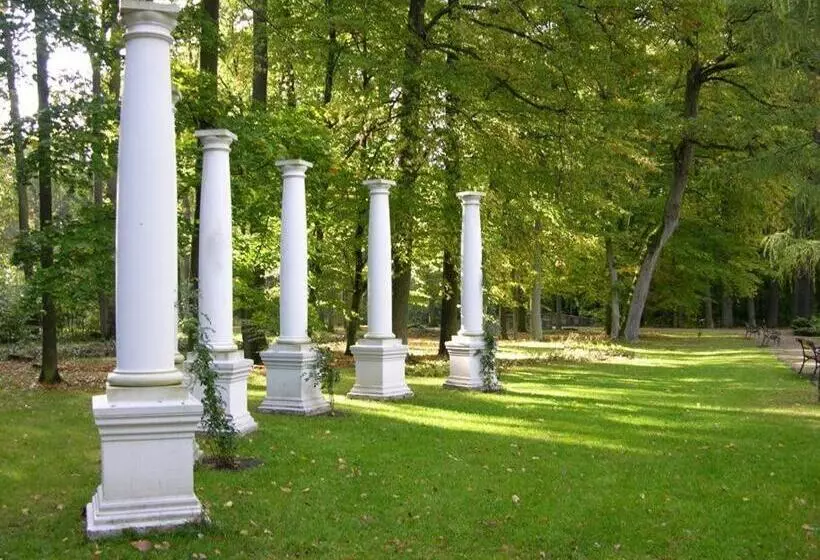 Hotelli Pałac Myśliwski W Antoninie