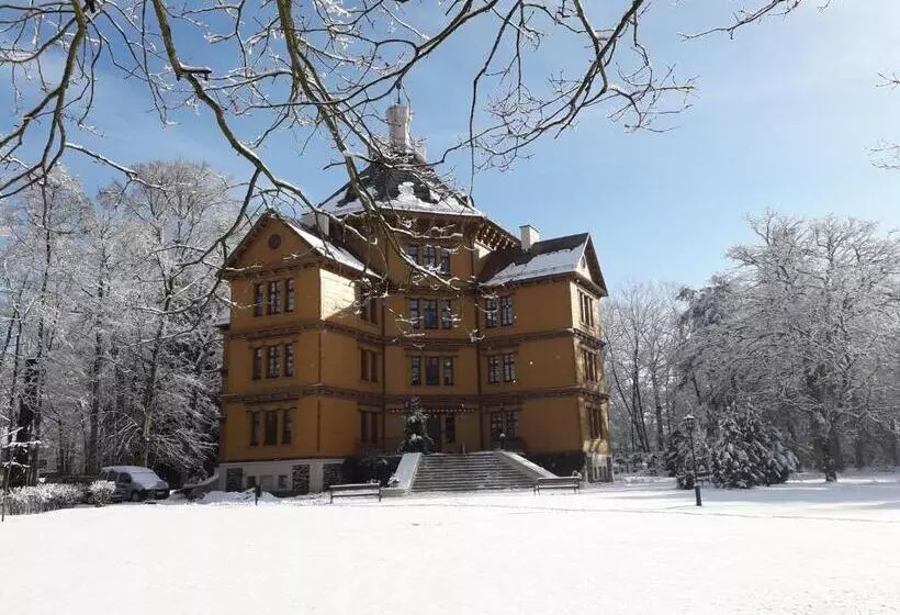 Hotelli Pałac Myśliwski W Antoninie