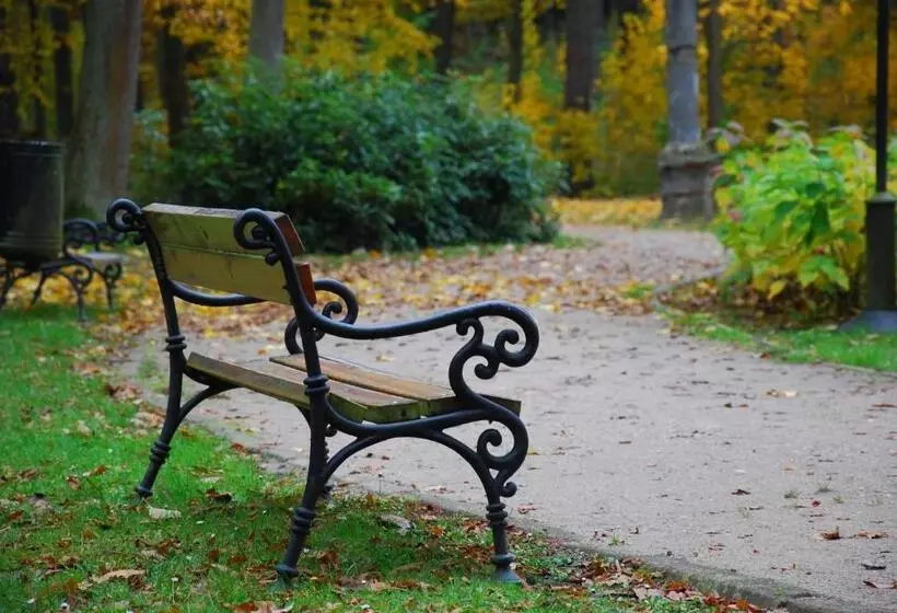 Hotelli Pałac Myśliwski W Antoninie