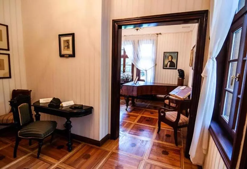 Hotelli Pałac Myśliwski W Antoninie