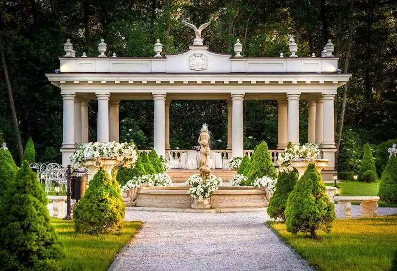 Hotelli Pałacyk Otrębusy Business & Spa