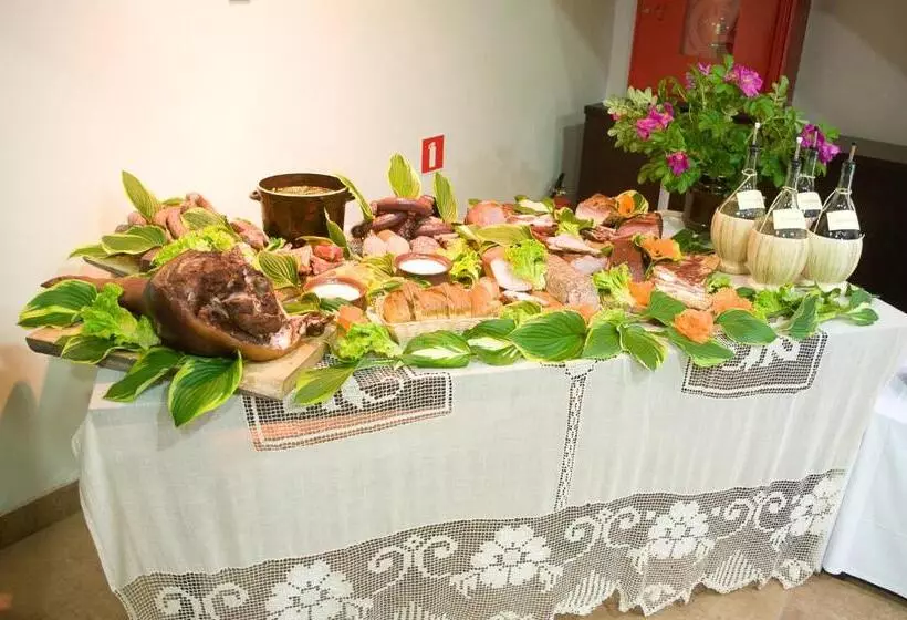 ホテル Restauracja Cztery Pory Roku