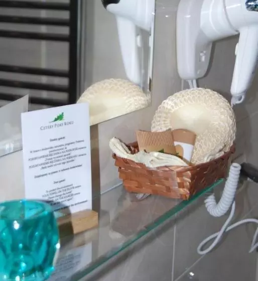 ホテル Restauracja Cztery Pory Roku