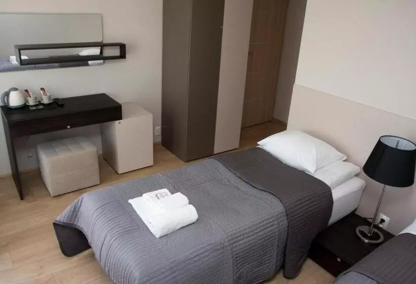 ホテル Villa Modlin Airport
