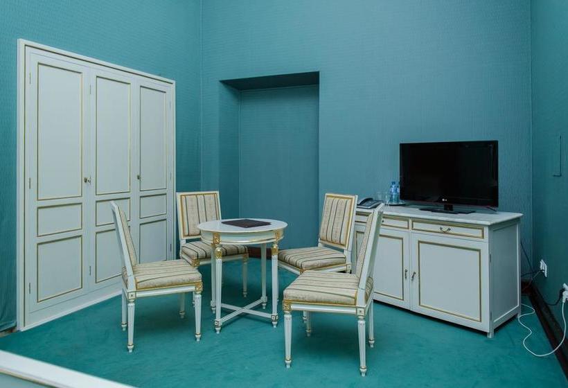 Отель Zamek W Baranowie Sandomierskim