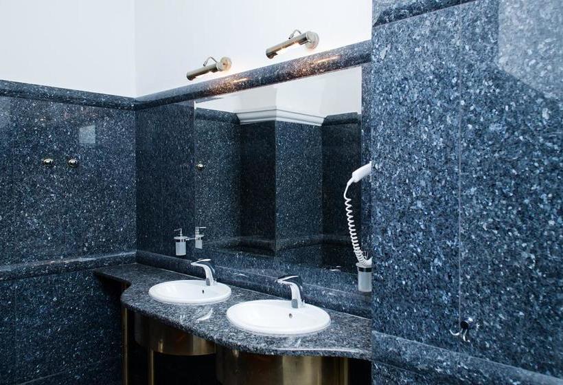 Отель Zamek W Baranowie Sandomierskim