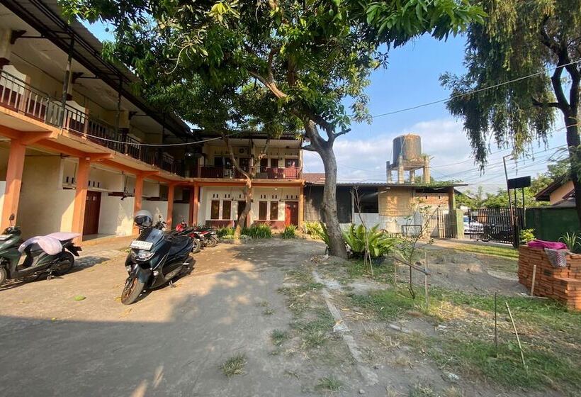 Отель Oyo Life 93257 Kos Anugerah