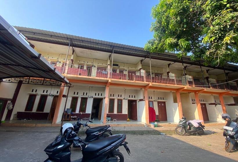 Отель Oyo Life 93257 Kos Anugerah