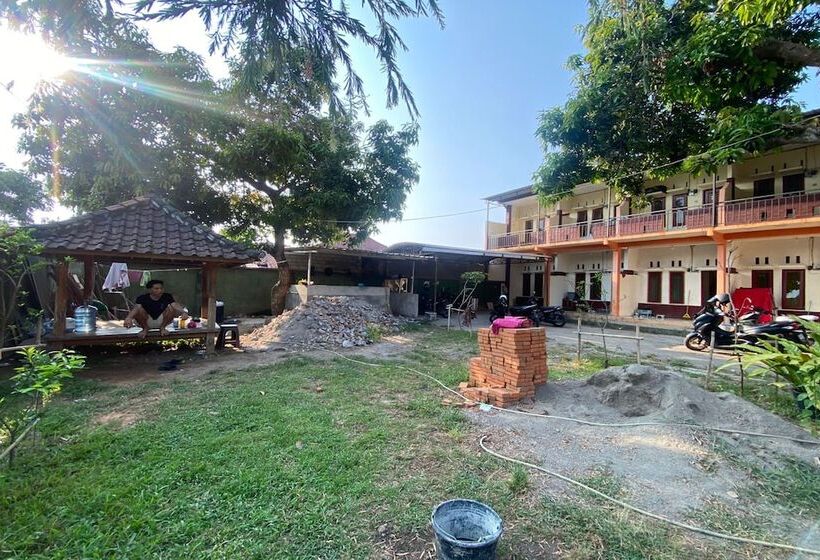 Отель Oyo Life 93257 Kos Anugerah