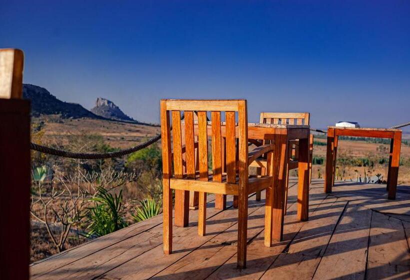 هتل Satrana Lodge