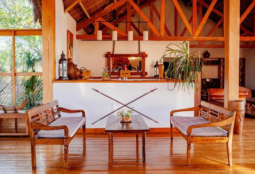 هتل Satrana Lodge