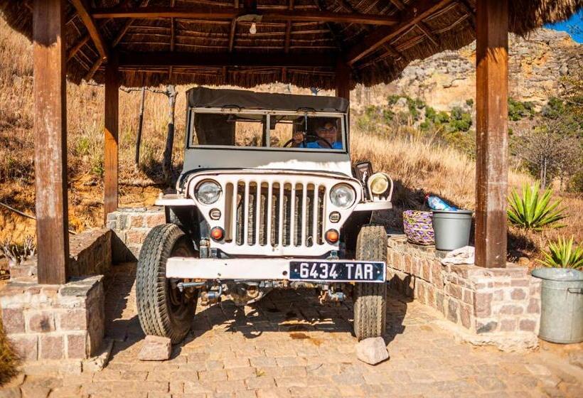 هتل Satrana Lodge