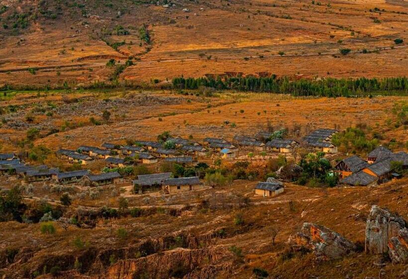 هتل Satrana Lodge