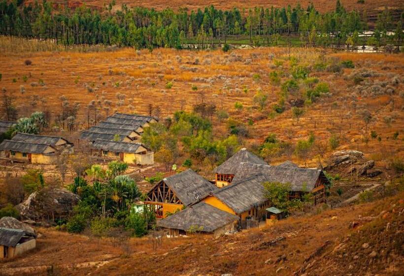 هتل Satrana Lodge