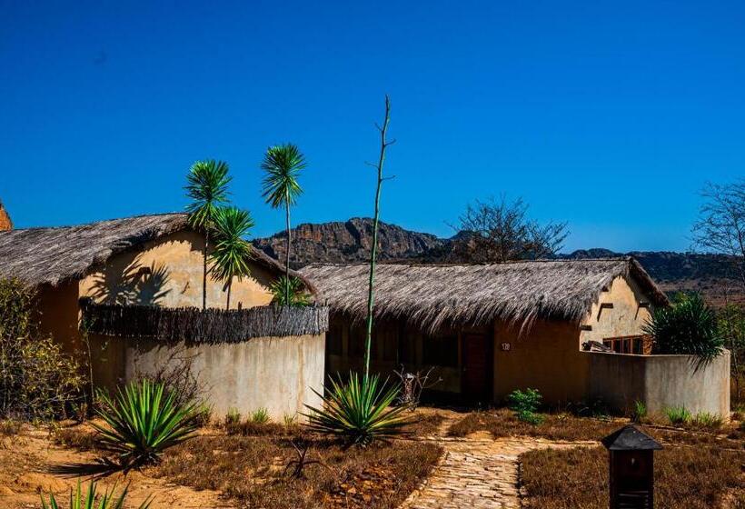 هتل Satrana Lodge