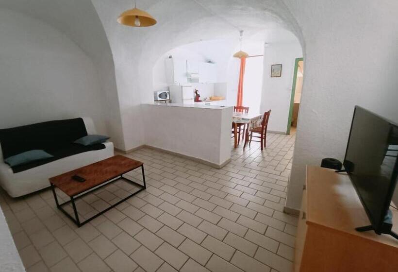 La Cour Des Miracles