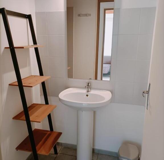 La Cour Des Miracles