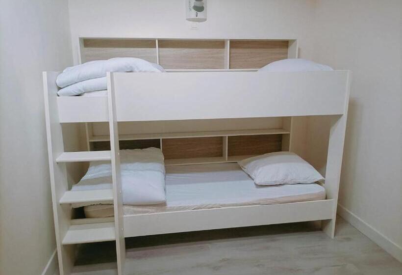 La Cour Des Miracles