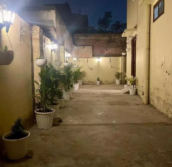 Majatalo Charan Niwas