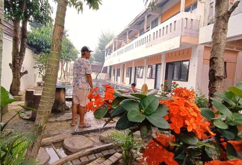 ペンション Kost Salsabila Cisauk