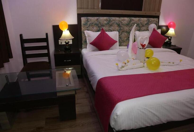 Ram Lakhan Hotel And Restaurant