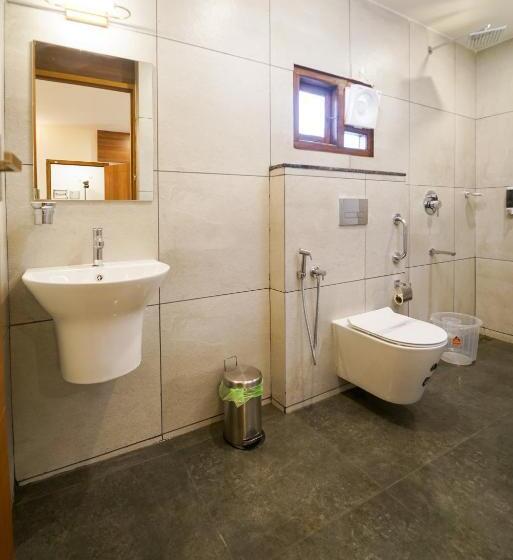 הוסטל Grand Plaza Inn