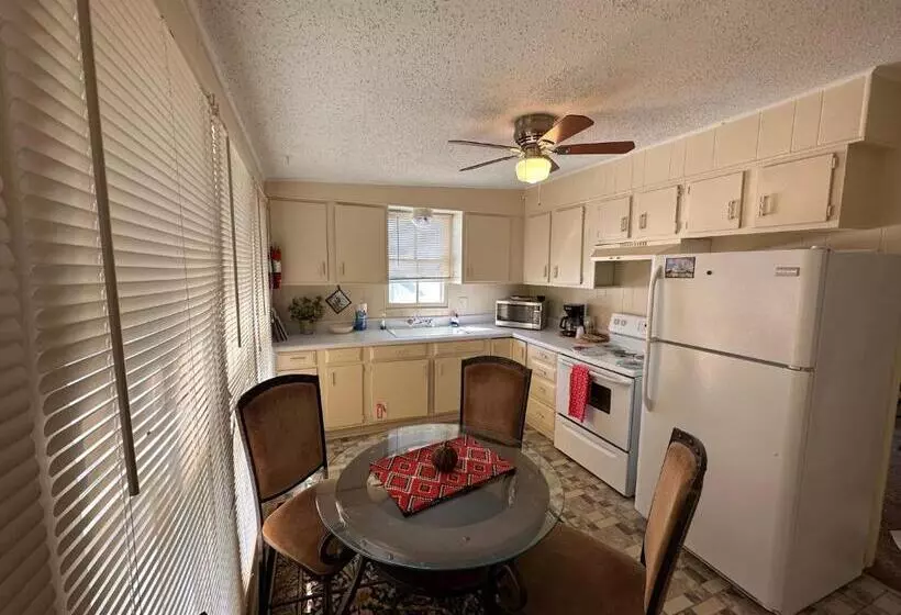 Majatalo Carriage Inn   Tarpley Suite 5